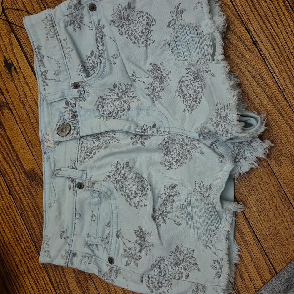 Tokyo Darling Booty shorts pale blue w/ gray 🍍 and palm trees size 00 distress